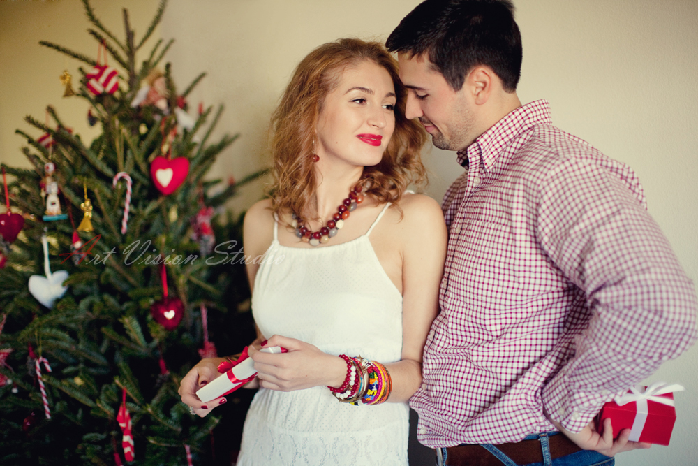 Greenwich CT family photographer - Lifestyle Christmas themed love session 